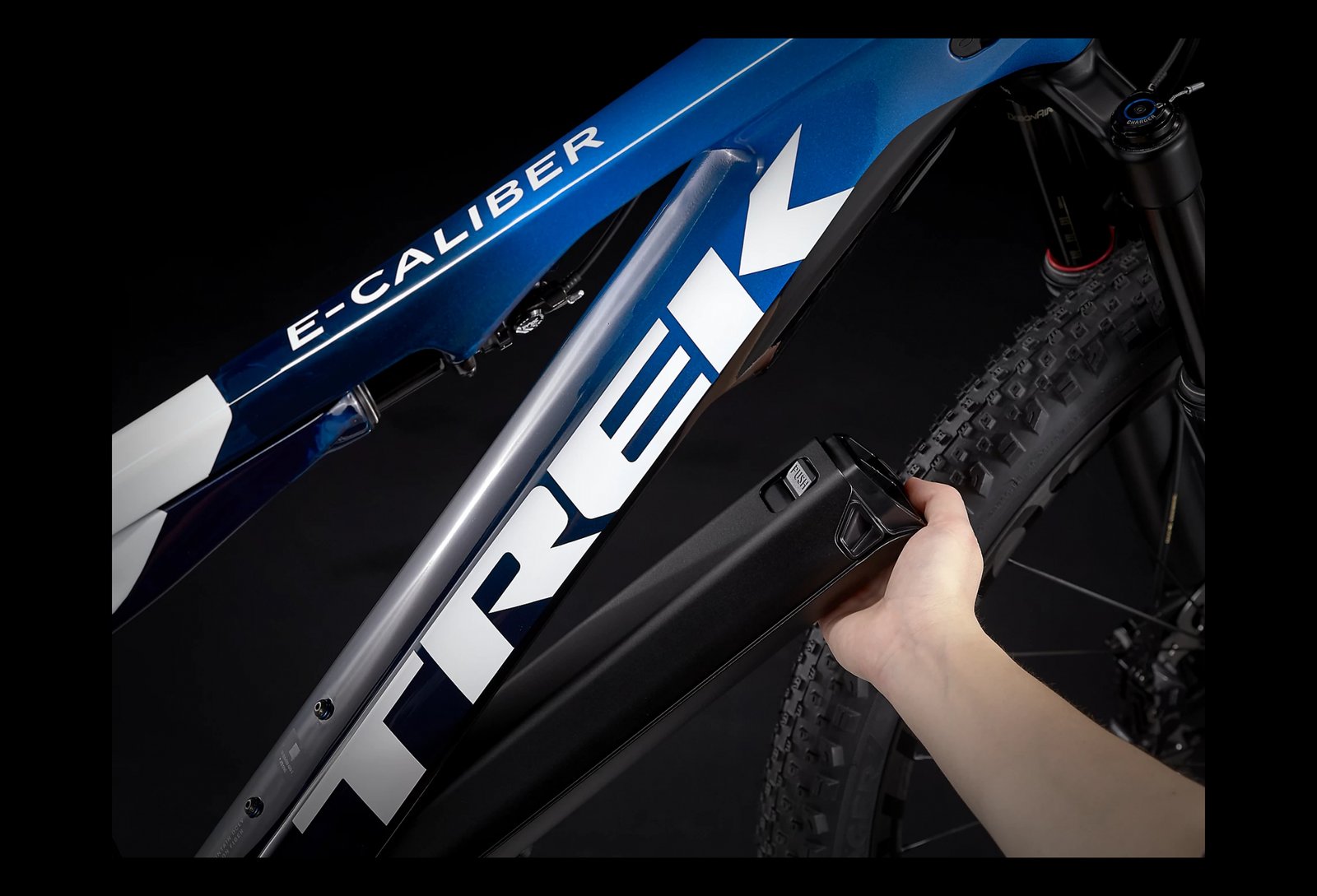 VTT Électrique Tout-Suspendu Trek E-Caliber 9.8 Shimano XT 12V 29'' Gloss Alpine Navy Smoke 2022 – Image 2