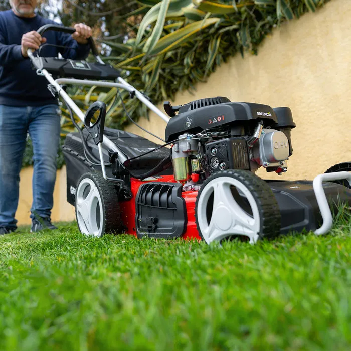 Tondeuse à gazon essence 165cc 6cv, démarrage électrique 4 temps automotrice, lame 460mm, panier de 55L - Greencut GLM770XE – Image 4